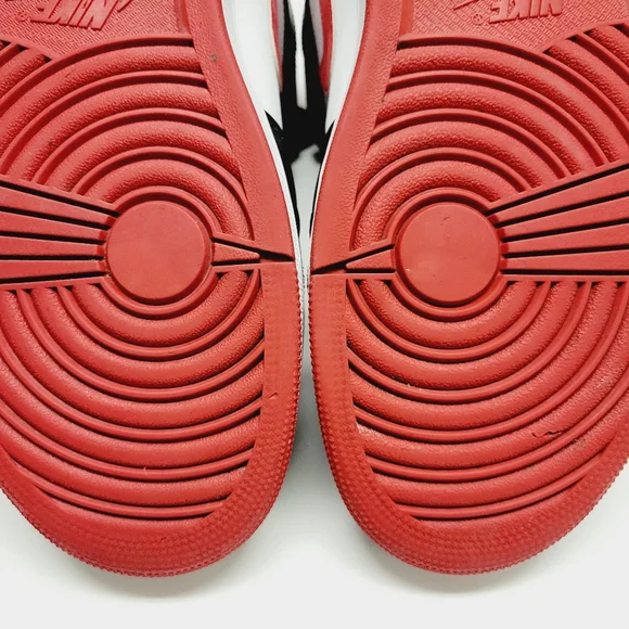 Nike AirJordan 1 mid Gym Red554724-122 Size 11